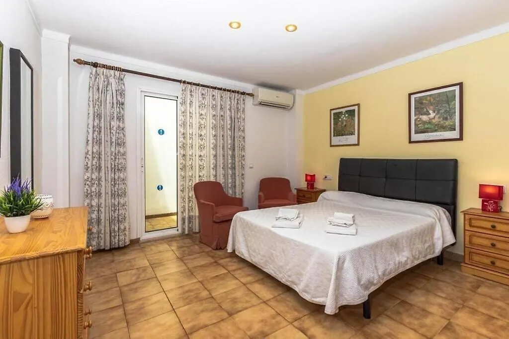 Fabulous Apartment With Beach Views In Puerto Pollensa By Renthousing 0*, 포엔샤 항구 스페인